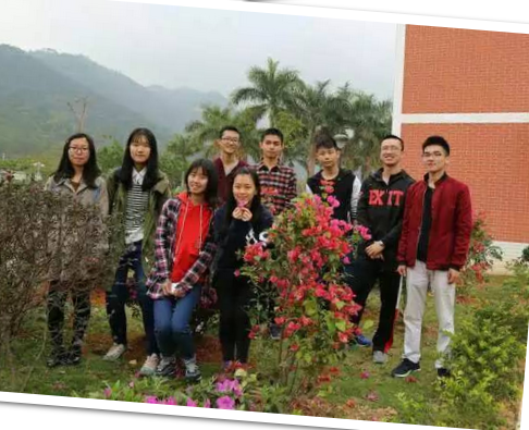学生活动 | 红楼春色鲜,众人把花添